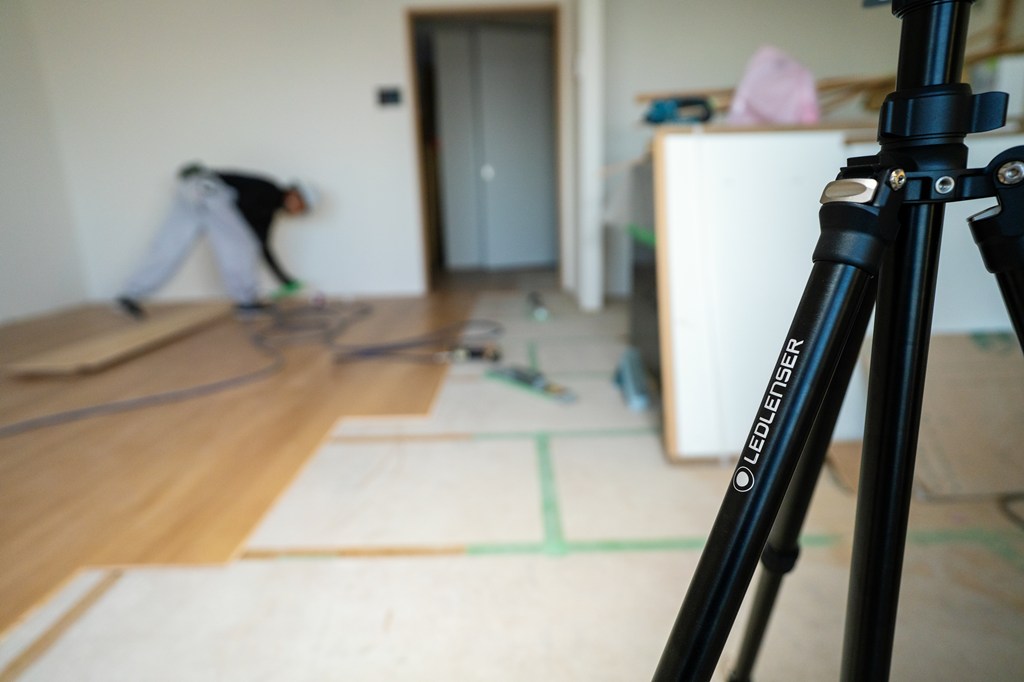 ロングエレベーター 三脚 ／ ライトスタンド 作業ライト／エリアライト専用　最大 3m　高品質　堅牢仕様