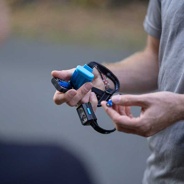 NEO3: 単四電池×３本で使えるスポーツモデル 街ランでも山でも◎